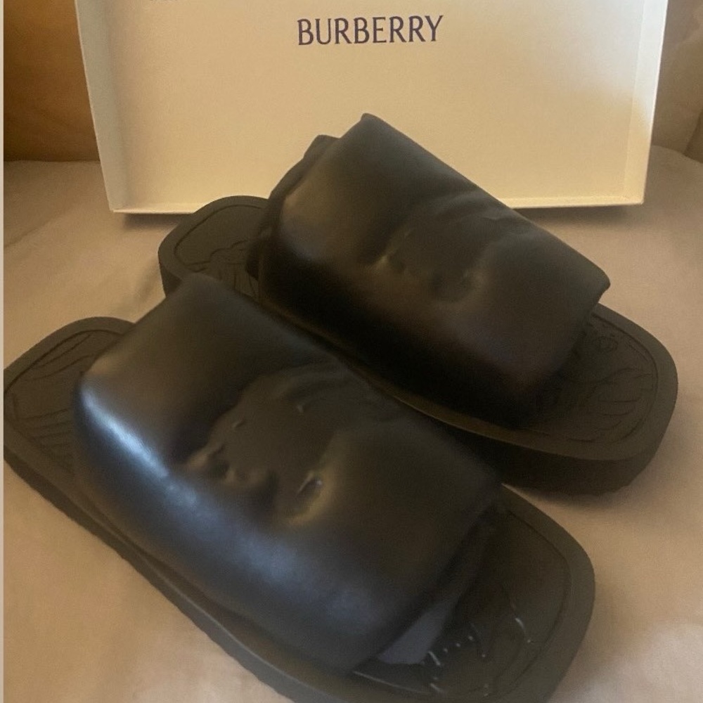 Men’s Burberry EKD Slab slides!
